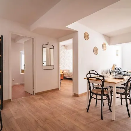 Jeroboam Fauvette, Bel Hyper Centre *